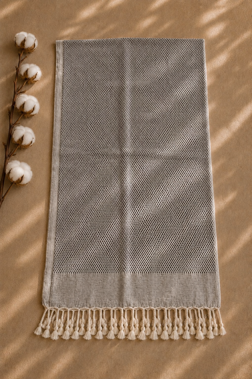 Großes Sauna Badetuch 90x180 cm aus Bio-Baumwolle – Handgewebtes Hamam Tuch schwarz/weiß | Pamura Home